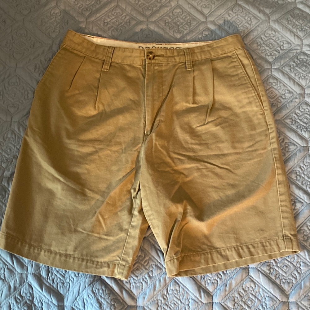 Men’s Dockers Khakis Shorts - 33 waist, 9” inseam